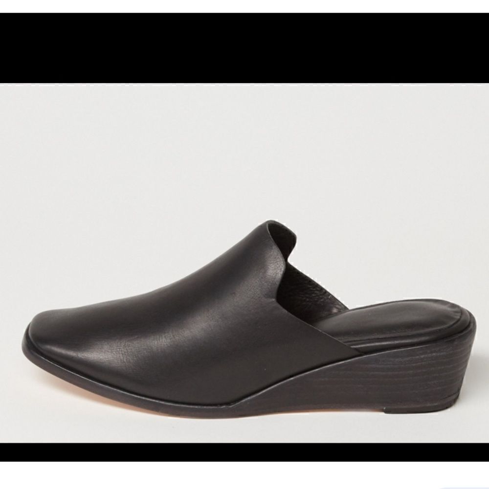 Wal & Pai Echo Wedge Mule NIB